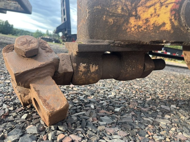 #1572-•-approx-66"x48“-bros-roller-compactor-image-6
