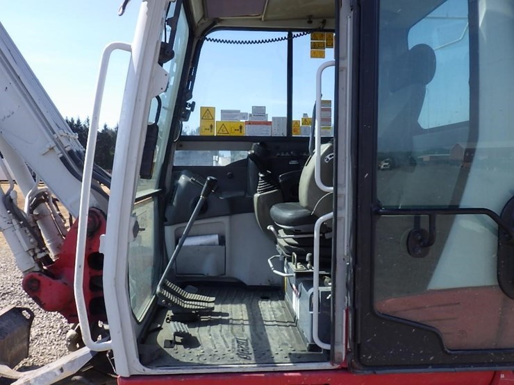 2017-takeuchi-tb290-image-24