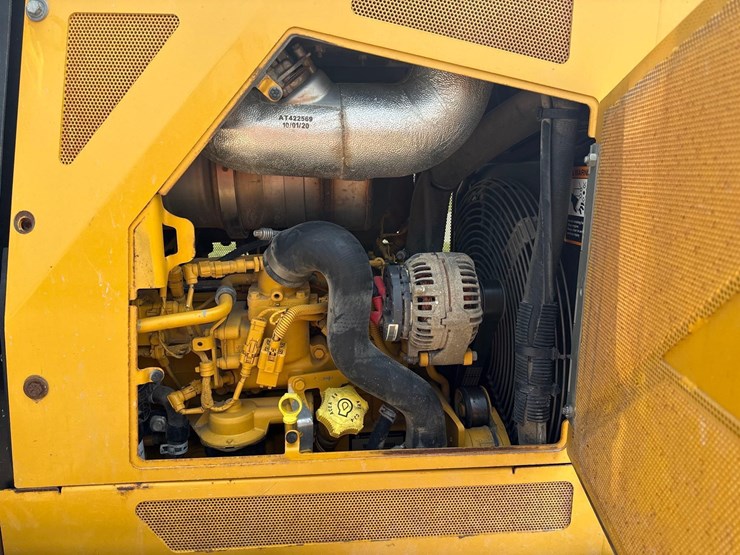 2021-deere-550k-lgp-image-17
