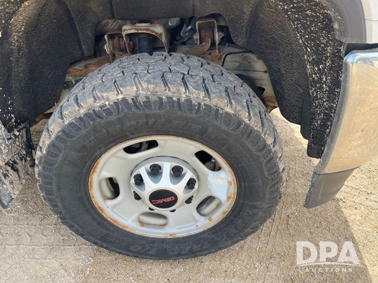 2015-gmc-2500-image-28