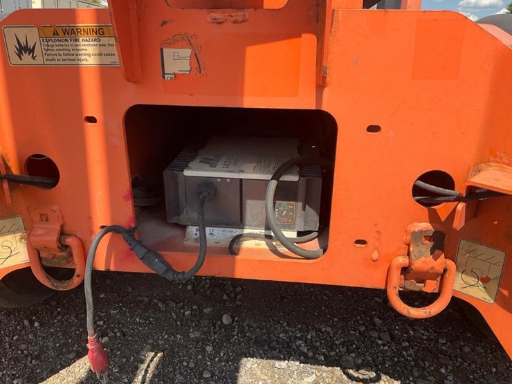 2012-jlg-t350-image-12
