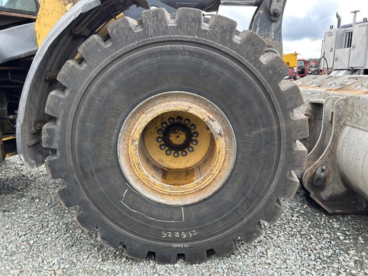 2014-deere-824k-image-80