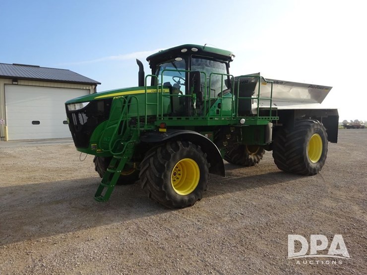 2019-john-deere-f4365-image-2