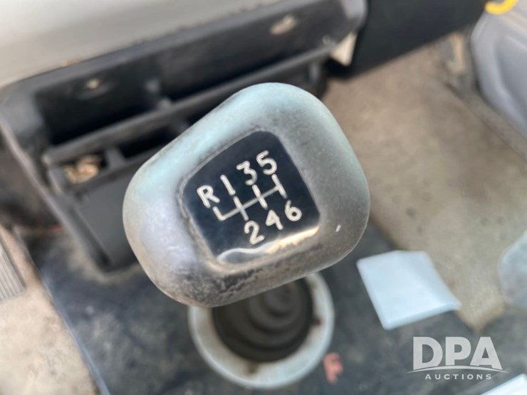 2000-freightliner-fl70-image-59