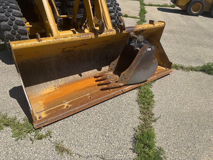 2020-caterpillar-416f2-image-9