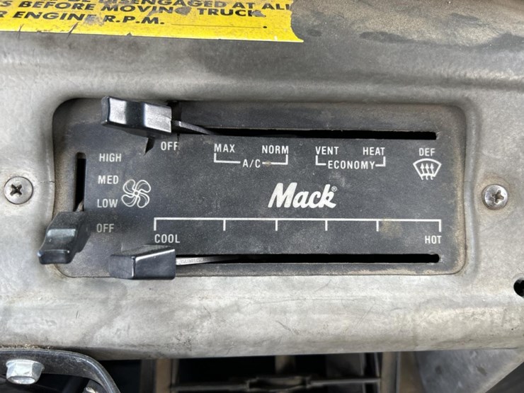 1994-mack-dm688s-image-56