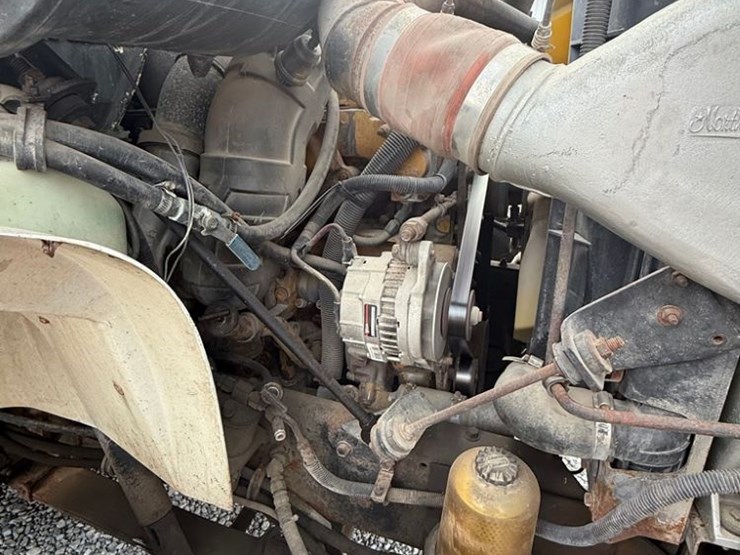 2000-ihc-8100-liquid-nurse-truck-(pz13911,-unit-22041)-image-14