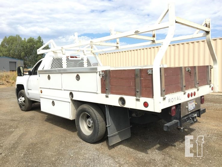 2017-chevrolet-3500-image-4