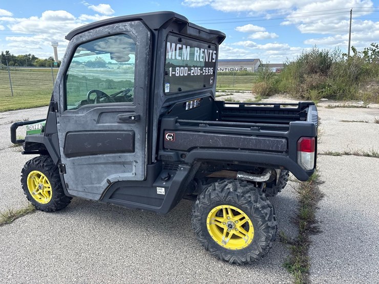 2021-john-deere-gator-image-2