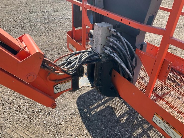 2010-jlg-m600jp-image-17