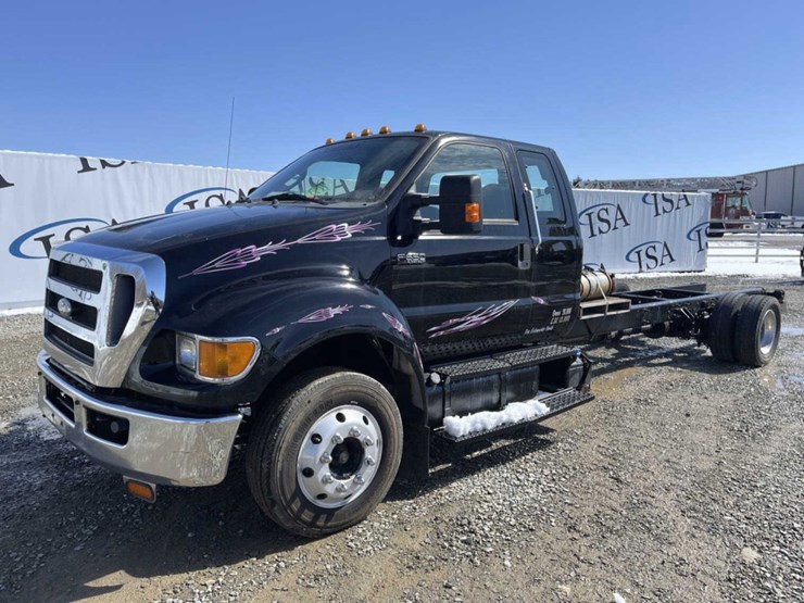 2013-ford-f650-xlt-image-1