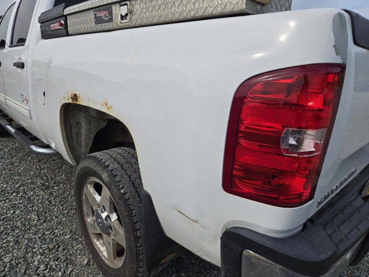 2013-chevrolet-2500hd-image-26