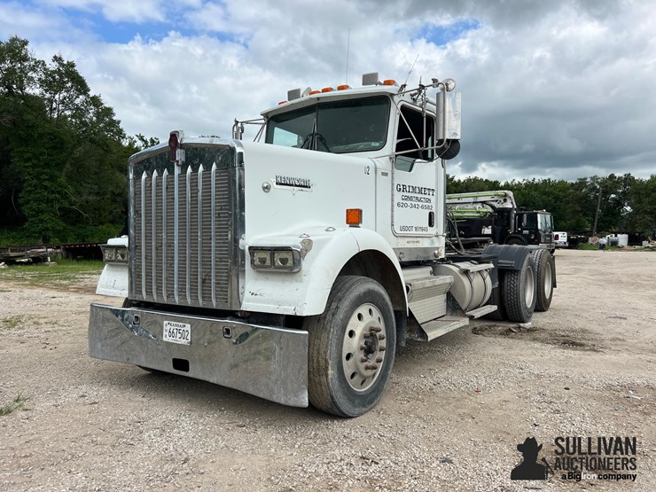 2003-kenworth-w900-image-1