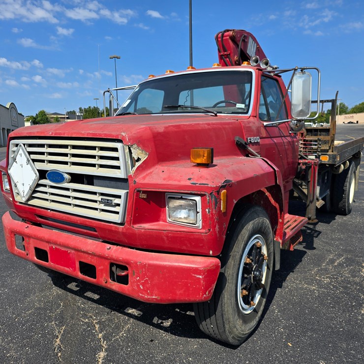 1990 FORD F800