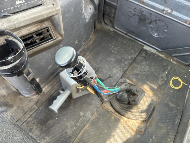 1994-mack-dm688s-image-52