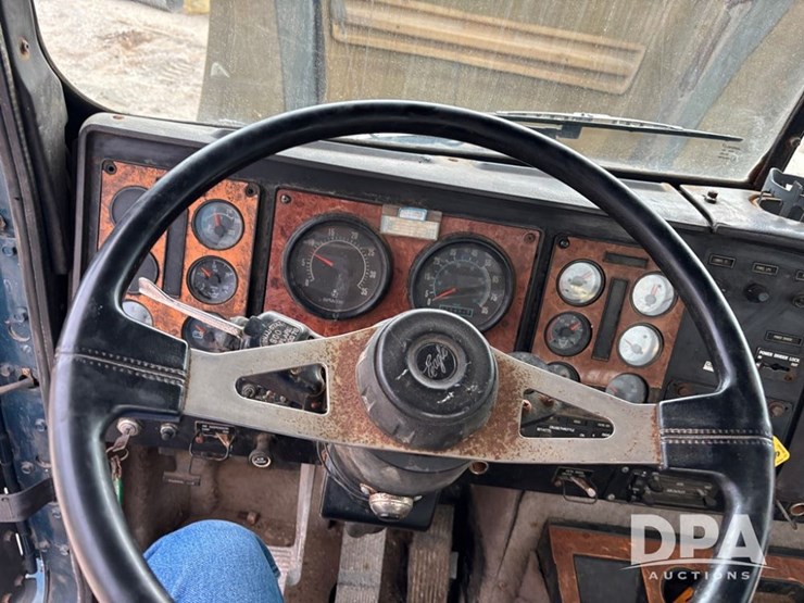 1995-ihc-9400-dry-tender-truck-(pz13881)-image-70