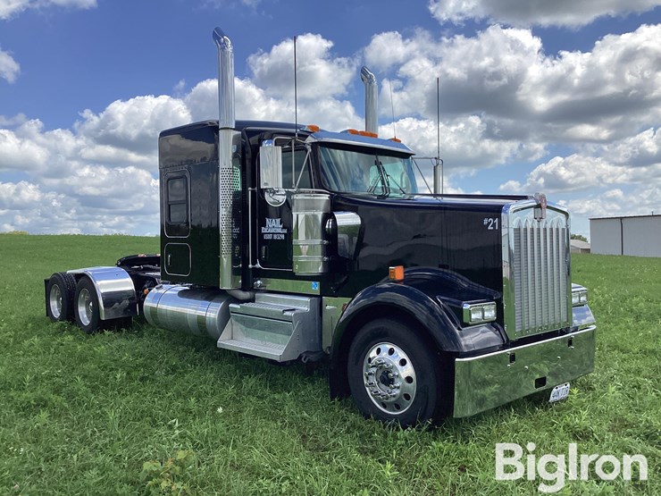 2024-kenworth-w900l-image-3