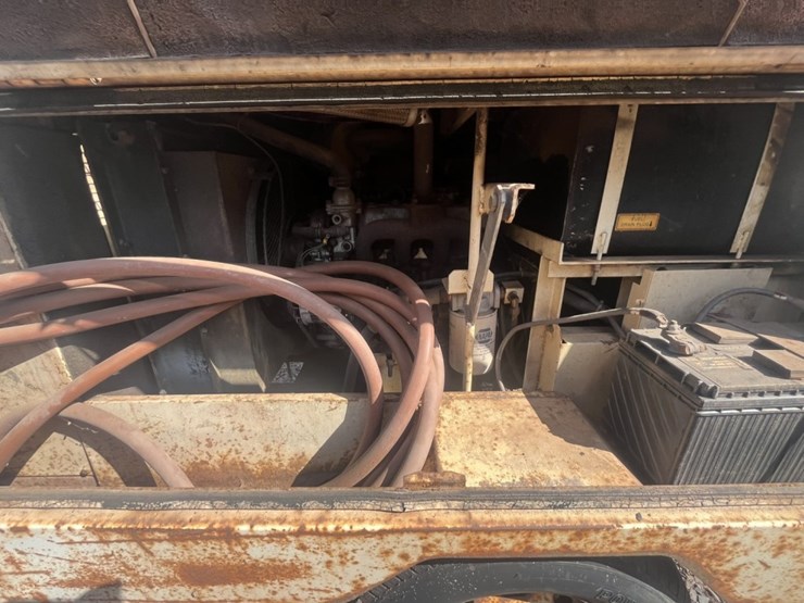 #2678-•-multiquip-dps-130sst-towable-air-compressor-image-10
