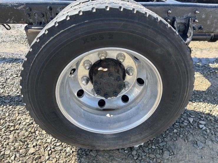 2013-ford-f650-xlt-image-32