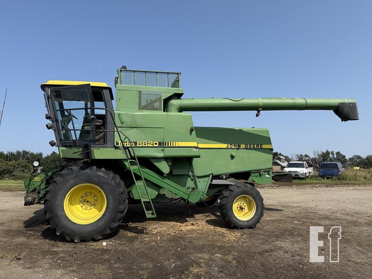 john-deere-8820-image-2