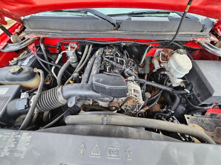 2013-chevrolet-3500hd-image-9