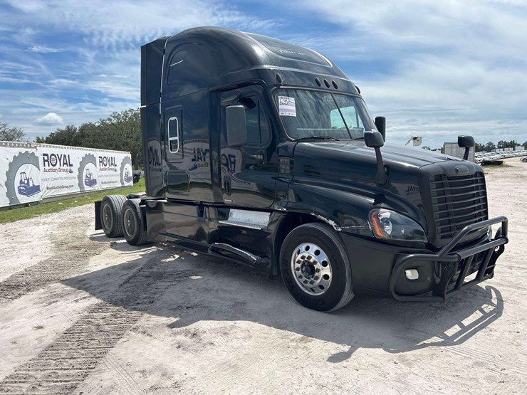 2014-freightliner-cascadia-125-image-3