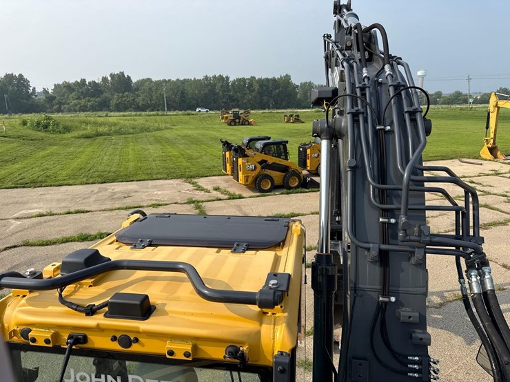 2022-deere-135g-image-21