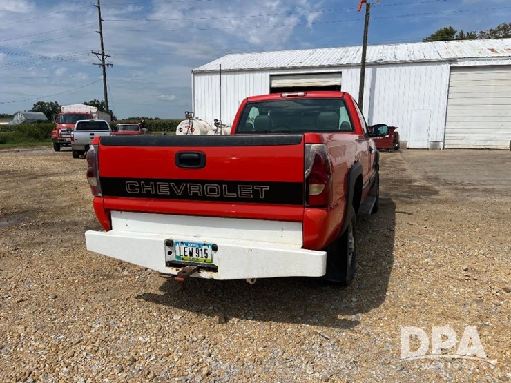 2004-chevrolet-2500hd-image-13