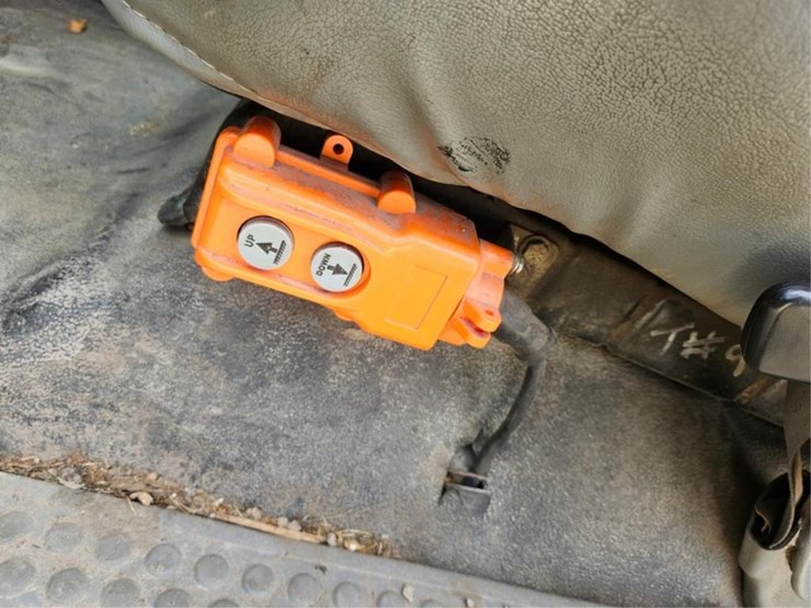 2004-ford-f350-image-25