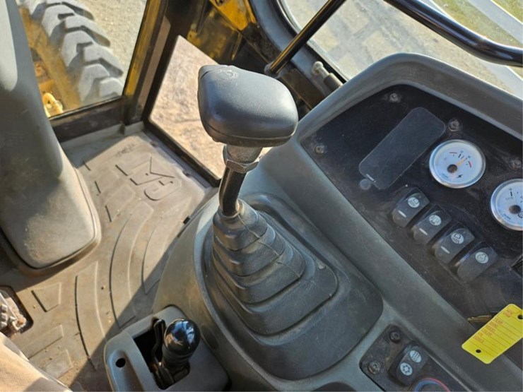 caterpillar-430d-image-39