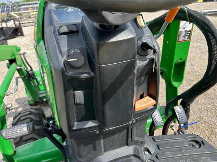 2020-john-deere-1023e-image-18