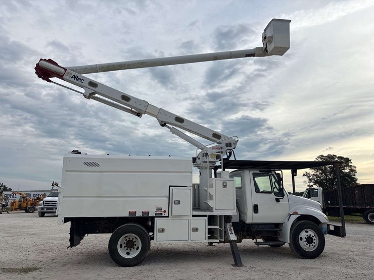 2018-international-durastar-4300-image-3