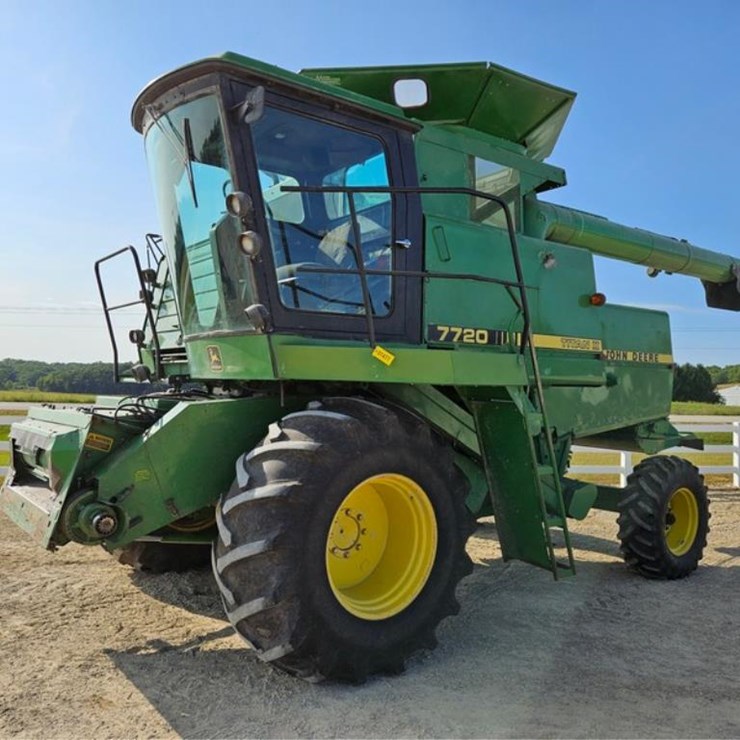 JOHN DEERE 7720 TITAN II