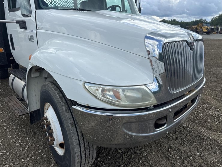 2005-international-durastar-4200-image-16