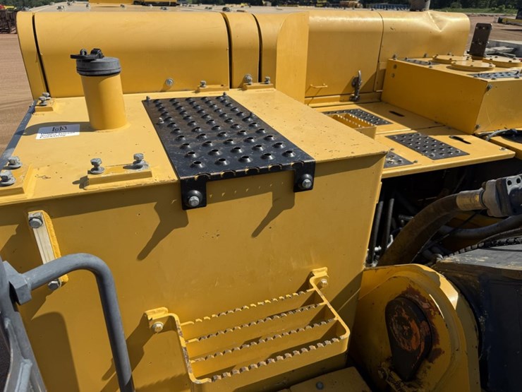 2020-deere-670g-lc-image-18
