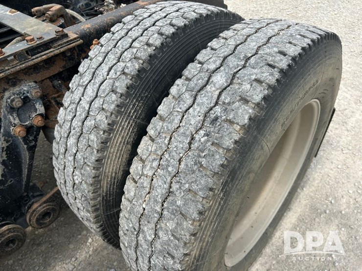 1999-kenworth-t600-image-17