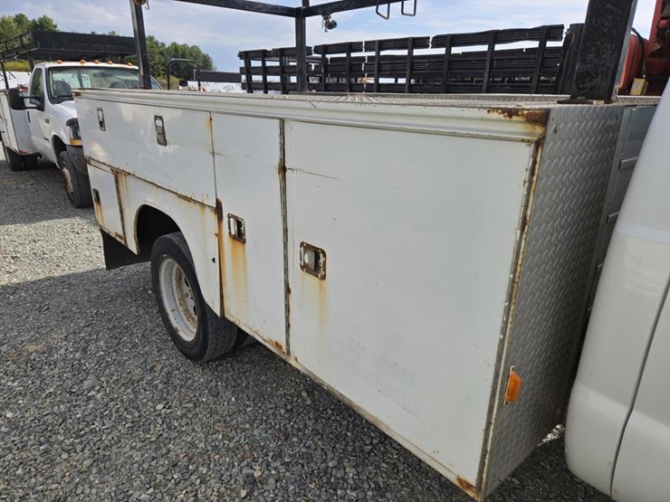 2006-ford-f550-image-19