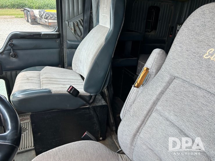 1999-kenworth-t600-image-42