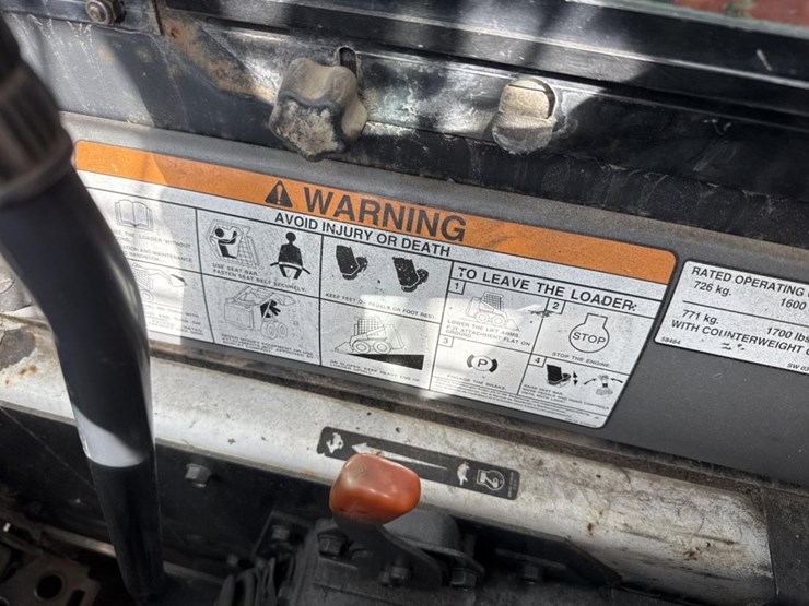 2003-bobcat-s160-image-36