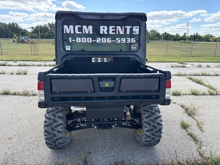 2021-john-deere-gator-image-3