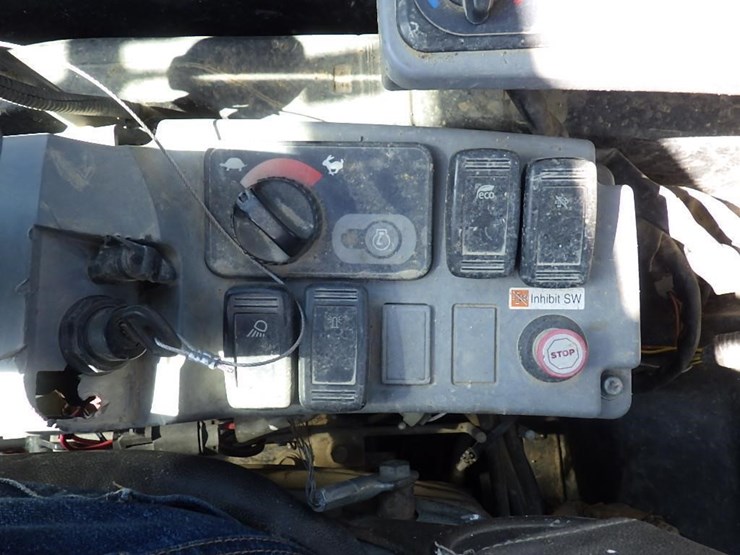 2014-kubota-kx057-4-image-28