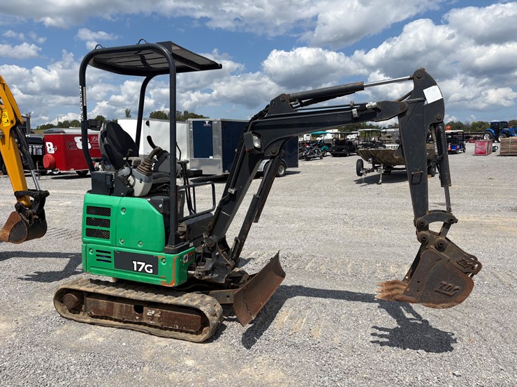 2018-deere-17g-image-2