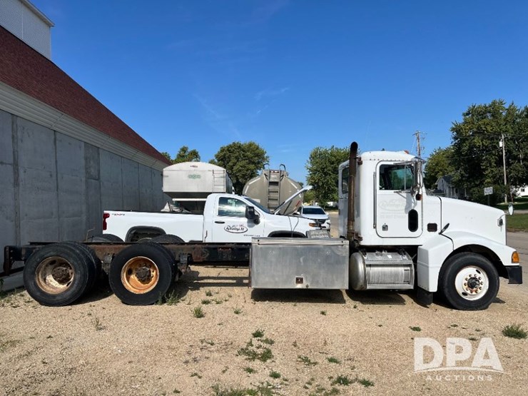 2000-peterbilt-385-image-6