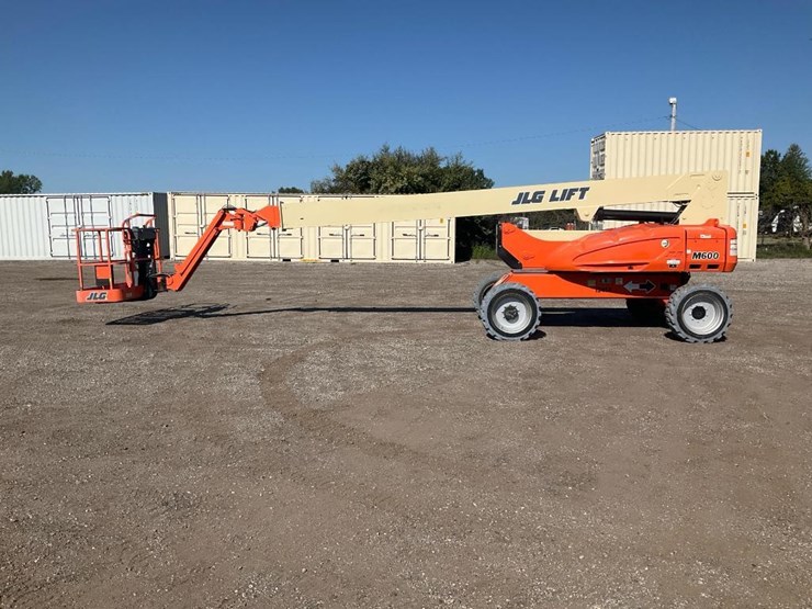 2010-jlg-m600jp-image-2