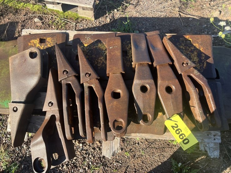 #2660-•-approx-145"-bucket-cutting-edge-image-6
