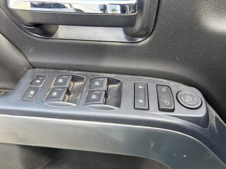 2018-chevrolet-2500-image-23