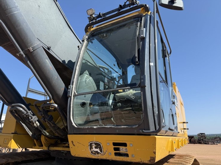 2020-deere-670g-lc-image-23