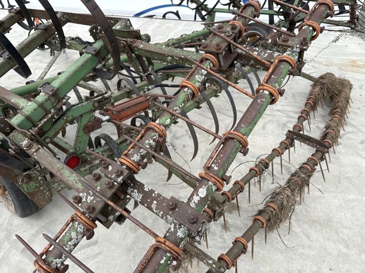 john-deere-18-image-18