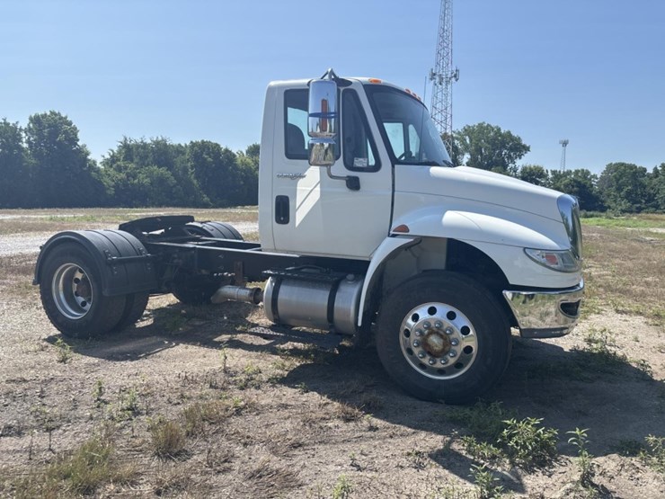 2014-international-durastar-4400-image-4