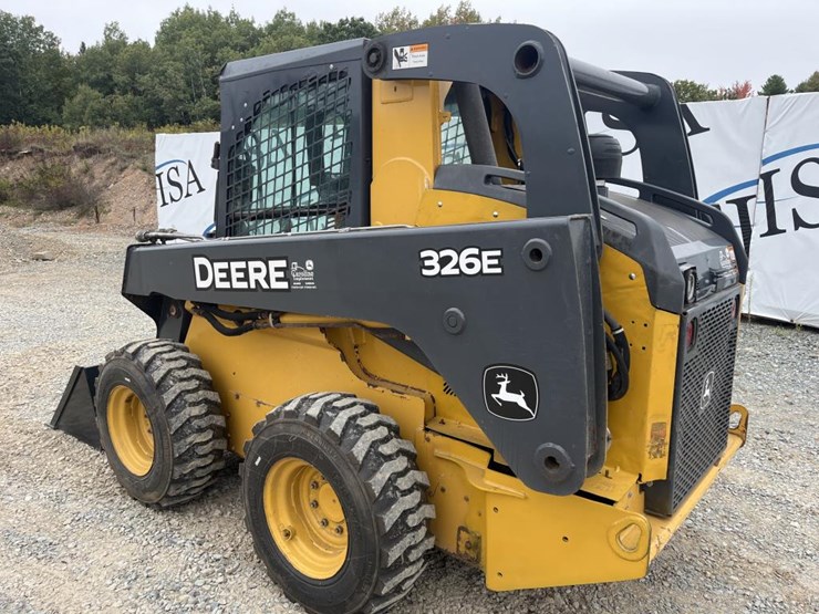 2014-deere-326e-image-3